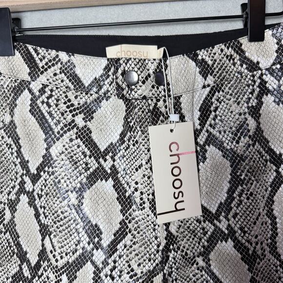 Choosy Elizabeth Snake Print Faux Leather Cropped Pants Womens Size 8 - Picture 3 of 13